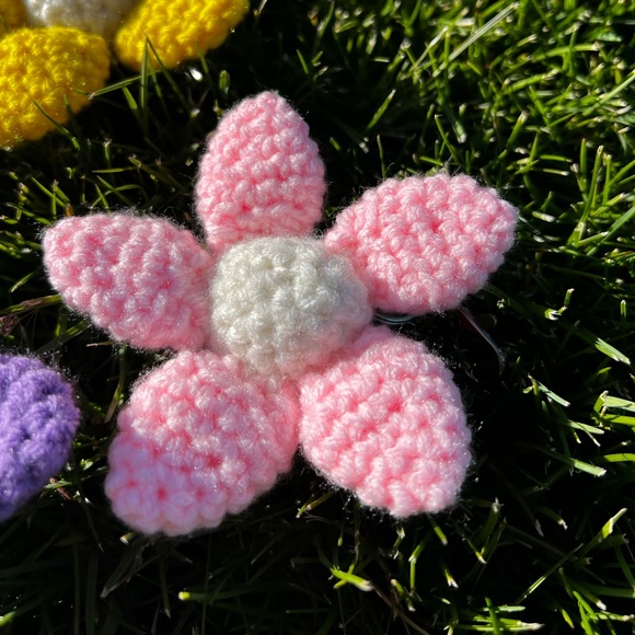 3/$20 Hand Crocheted Springtime Daisy Flower Keychain! - Picture 6 of 17